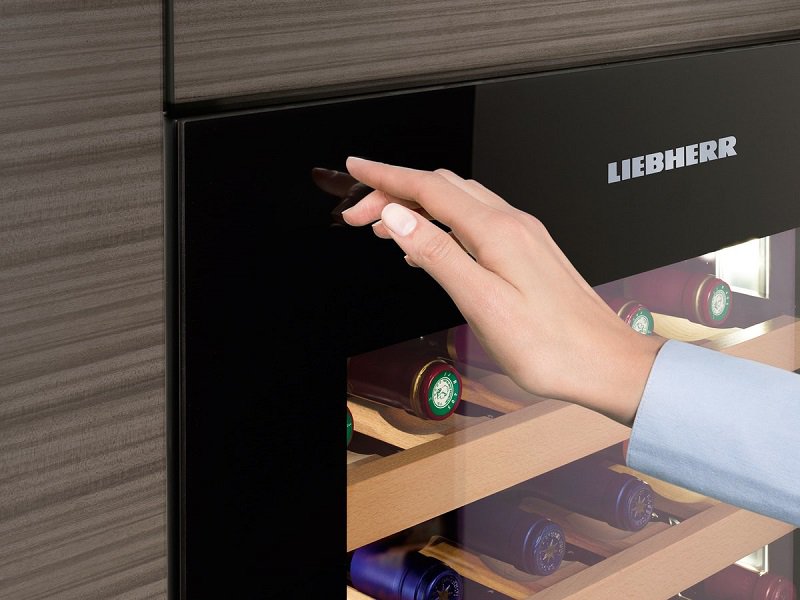 Купить Встраиваемый винный шкаф LIEBHERR WKEgb 582 — Фото 8