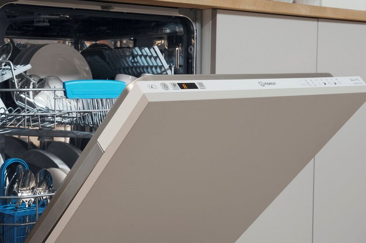 Купить Встраиваемая посудомоечная машина Indesit DIFP 18T1 CA EU — Фото 3