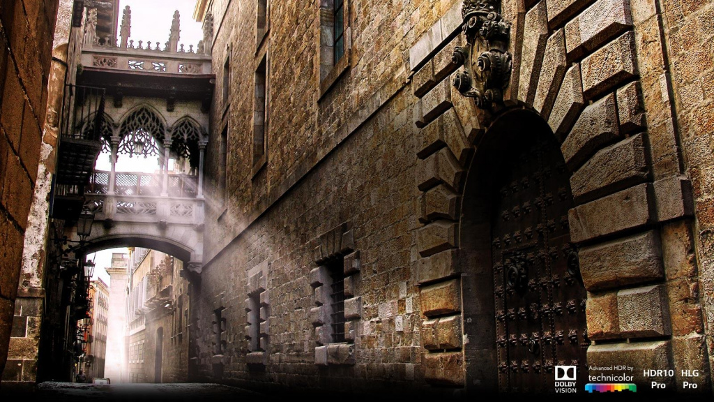 04_C8_A_Cinema_HDR_desktop.jpg
